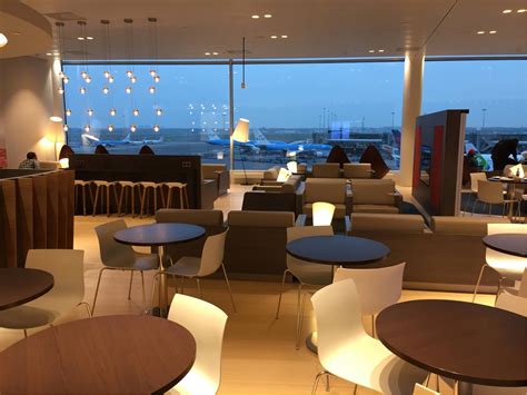 amsterdam schiphol airport lounges
